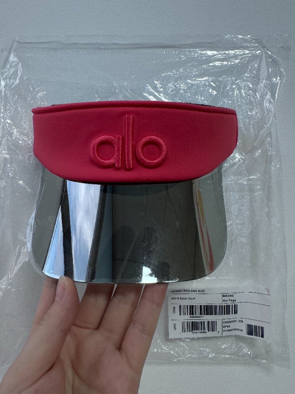 NWT 💕Alo Yoga Airlift Solar Visor Bright Red | Tennis Golf Running Sun Hat - Picture 2 of 8